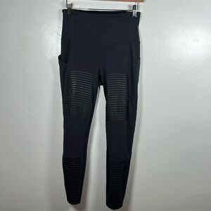 Lululemon Rogue Renegate Super Hi Rise Tights Women’s Size 8 **FLAW**